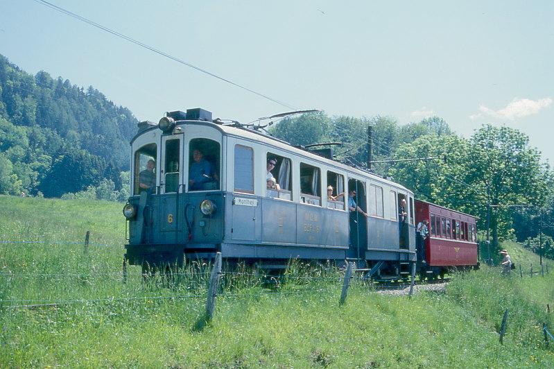 BC Museumsbahn Extrazug 60072 von Chamby nach Blonay am 24.05.1999 bei Cornaux mit Triebwagen exMCM BCFeh 4/4 6 - exNStCM B 7.
