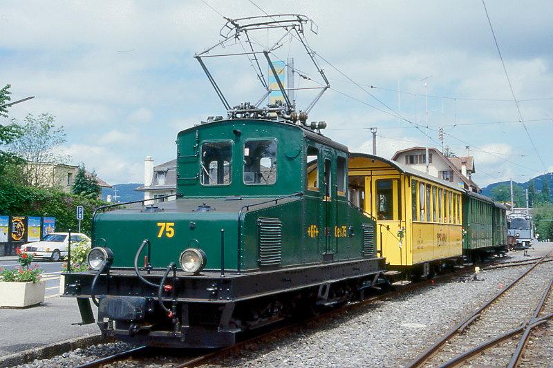 BC Museumsbahn Extrazug 75051 von Blonay nach Weiche-(Chaulin) am 23.05.1999 in Blonay mit E-Lok ex+GF+ Ge 4/4 75 - exRhB As 2 - exCEG C 230 - exCEG FZ 36.
