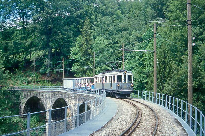 BC Museumsbahn Parade-GmP 60081 von Blonay nach Weiche -(Chaulin) am 23.05.1999 auf Baye de Clarens-Viadukt mit Triebwagen exMCM BCFeh 4/4 6 - exLCD C 21 - ex LLB K 41.
