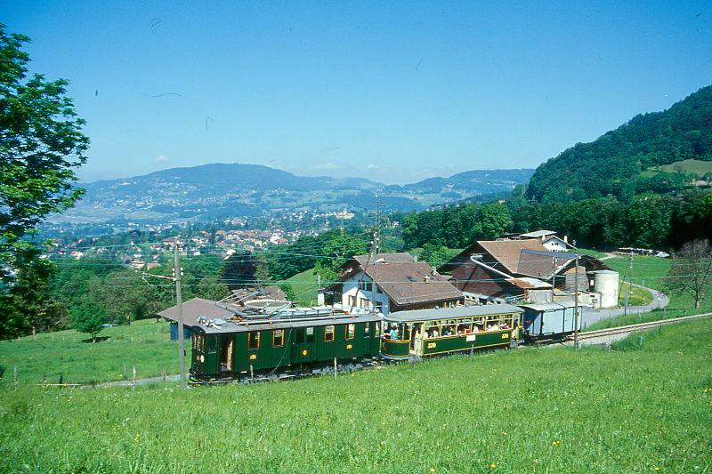 BC Museumsbahn Paradezug 51033 von Blonay nach Chamby am 24.05.1999 bei Cornaux mit Gep�ckriebwagen exCGTE Fe 4/4 151 - exCGTE C4 370 - exAL K 87.
