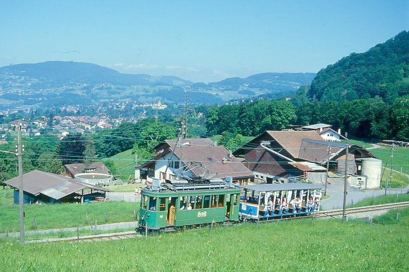 BC Museumsbahn Paradezug 82031 von Vevey nach Weiche-(Chaulin) am 24.05.1999 bei Cornaux mit Triebwagen exBStB exBVB Ce 2/2 182 - ex LCD C 21.
