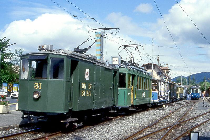 BC Museumsbahn POSTZUG 31029 von Blonay nach Chamby am 23.05.1999 in Blonay mit Post-Triebwagen exRhStB Ze 2/2 31. Hinweis: Dahinter aufgereiht stehen die Z�ge 82031, 51033, 28035. RhStB = Rheintalische Stra�enbahnen. 
