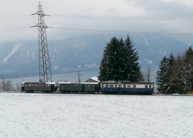 BC - Zu Besuch bei der BC der MOB Triebwagen De 4/4 28 mit zwei Personenwagen der BC unterwegs nach Blonay am 24.03.2008