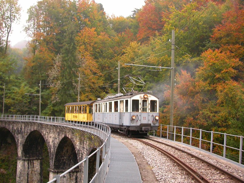 BCFe 4/4 11 ex MOB As 2 ex RhB viaduc de la Baye de Clarens 07.10.2007
