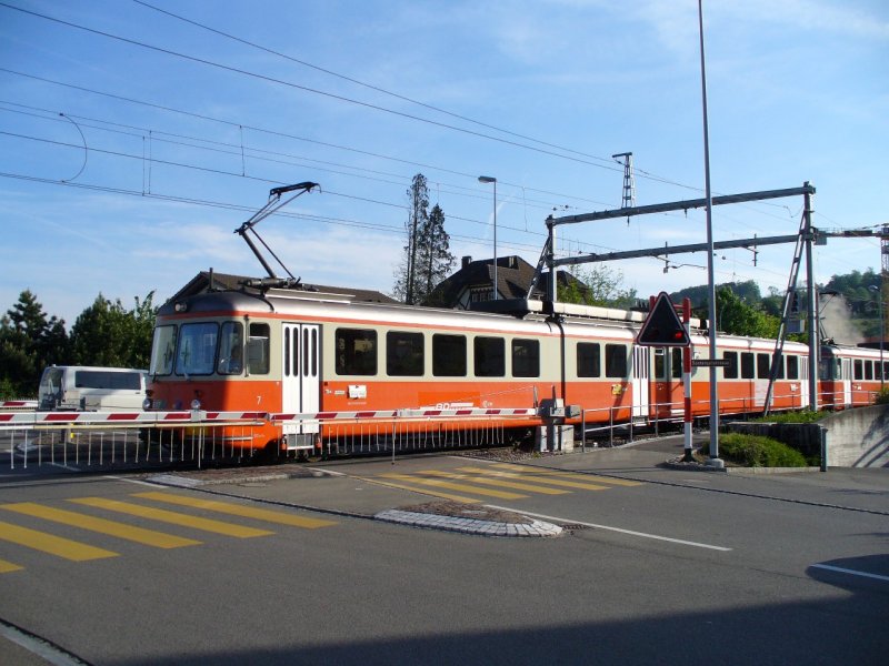 BD - Gelenktriebwagen BDe 8/8 7 bei der einfahrt in den Bahnhof von Bremgarten am 10.05.2007
