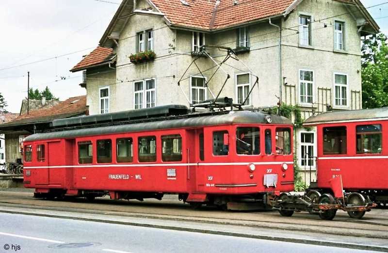 BDe 4/4 207 in Frauenfeld Stadt (5. September 1983). Anscheinend macht der Triebwagen gerade eine Probefahrt mit einem revidierten Drehgestell.