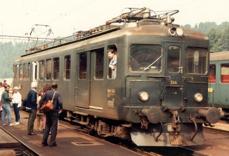 BDe 4/4 244 der VHB (RM Gruppe) im August 1987 wo es diesen Triebwagen noch Brauchte und er noch Fahren durfte.
