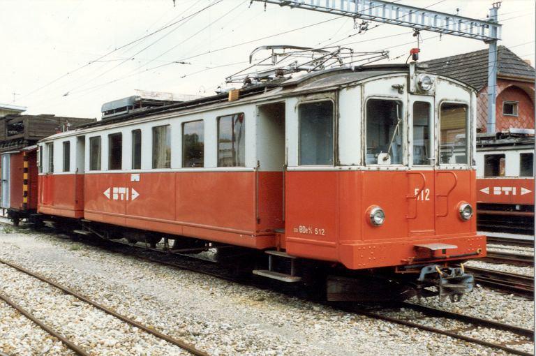 BDe 4/4 512 + X 591 vor dem Depot in Tuffelen im August 1987