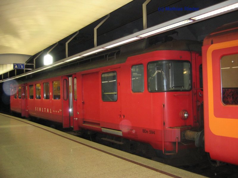 BDe 4/4 594 *Langnau a.A. ist mit dem 4- teiligen Pendelzug im Einsatz am 29. Sept 07 in Zrich. die BDe`s werden zwischen durch Ausgewechselt. Es sind noch 2 Weitere auf der SZU vorhanden.