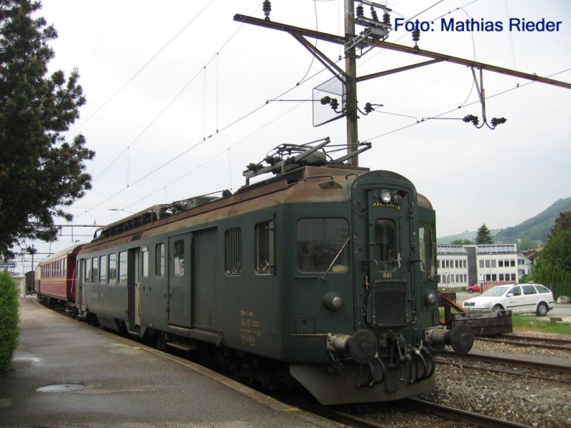 BDe 4/4 641 nach der Extrafahrt in Oensingen Abgestellt, und bereit fr die berfhrung nach Balsthal, der Zug besteht aus WR 413 und As 412 am 24.Mai 08