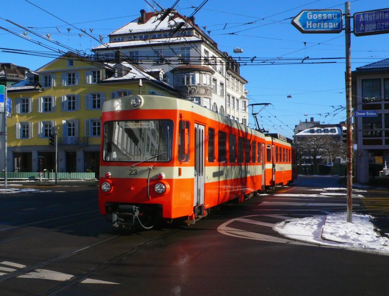 BDe4/8 23 am Schibenertor in St. Gallen.
Da der Be 4/8 35 wegen Unfallschaden wieder beim Stadler Altenrhein verkehrt ,ist der 23 wieder vermehrt im Einsatz. Aufnahmedatum 13.01.09