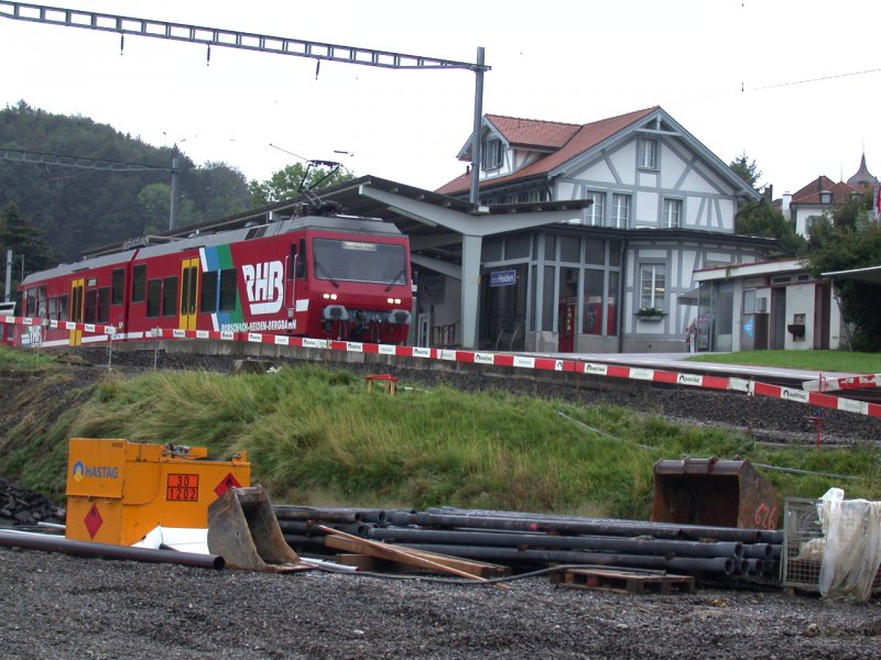 BDeh 3/6 25 der RHB im Bahnhof Heiden auf dem einzigen noch verbliebenen Gleis. Wegen des Neubaus der Unterhaltswerksttte sind vorberghehend smtliche weiteren Geleise entfernt worden. Nur die zwei Zahnstangenweichen, ber die der neue Anschluss erfolgt, sind noch vorhanden. (17.09.2006)