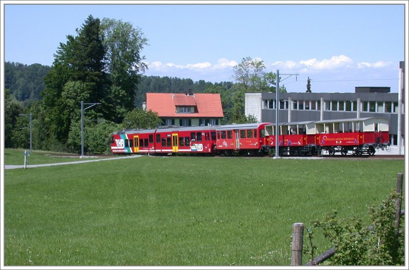 BDeh 3/6 mit Fahrradwagen und zwei offenen Sommerwagen bei schnstem Wetter kurz vor Heiden. (17.05.2007)