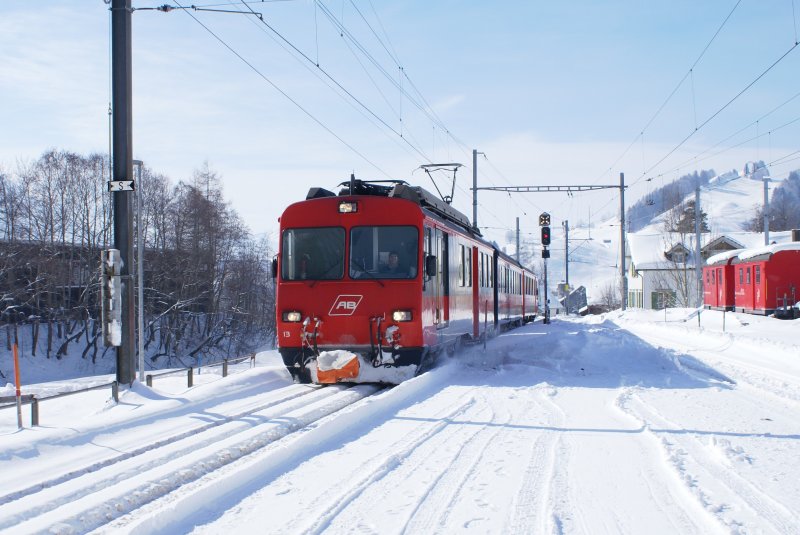 BDeh 4/4 13 fhrt als S 11 St.Gallen - Appenzell am 19.2.09 in Gais ein.