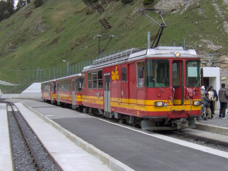 BDeh 4/4 der TPC/BVB in der Endstation von Col de Bretaye, 1705 M..M. im April 2005.
