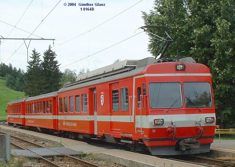 BDeh4/4 32 mit Steuerwagen 132 als RB 340 von Wasserauen nach Gossau SG am 16.08.2004 in Jakobsbad