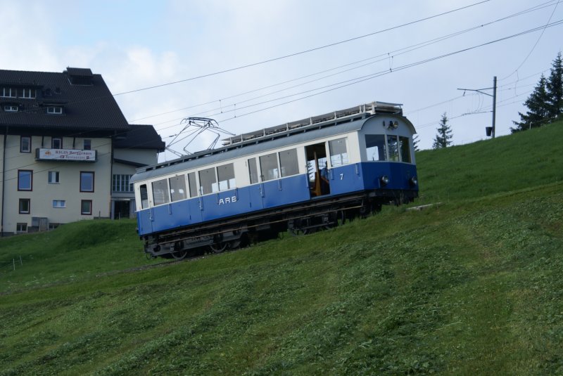 BDhe 2/4 7 fhrt am 12.8.09 von Rigi Staffel talwrts.