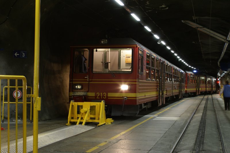 BDhe 4/8 der Jungfraubahn am 16. September auf der Bergstation Jungfraujoch auf 3454 Meter ber Meer.