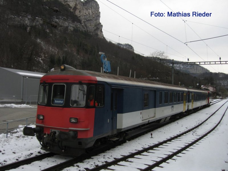 BDt 905, AB 505 und RBe 205 bei der Ausfahrt in der Klus am 24.03.08 richting Balsthal