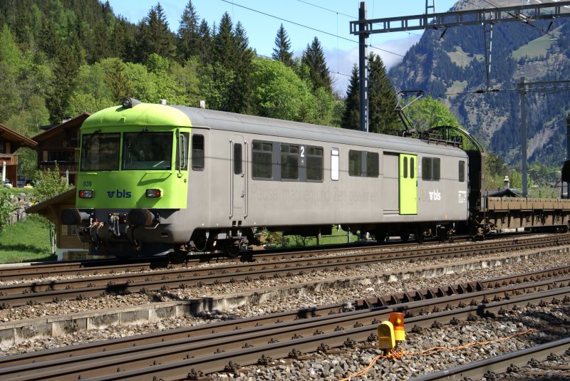 BDt 939 steht am 16.5.09 in Kandersteg.