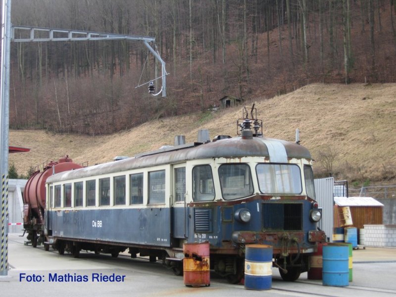 Be 2/4 201 ex. BN war bei der OeBB bis 1995 im Einsatz, bis 98 Reserve wurde dan an die Feuerwehr als bungslokal Abgetretten. Zugleich ist er auch Ersatzteilspender fr das Bruderfahrzeug welcher sich im VHS befindet. am 2. Mrz 08 in der Klus