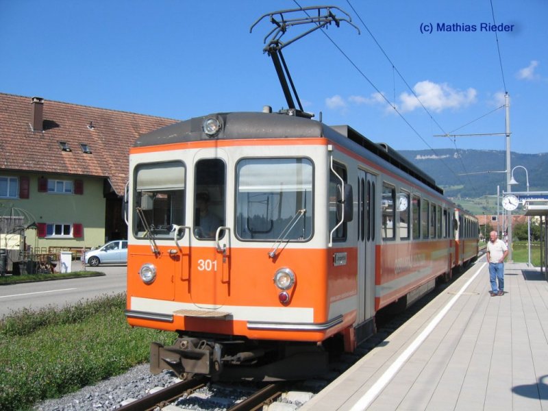 Be 4/4 301 mit Bt in Holzhusern ( Zwischen Niederbipp und Langenthal) am 25.08.07