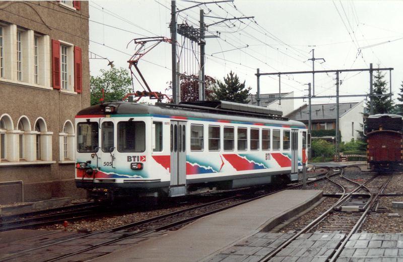 Be 4/4 505 bei der Ausfahrt vom Bahnhof Tufelen im Mai 1994