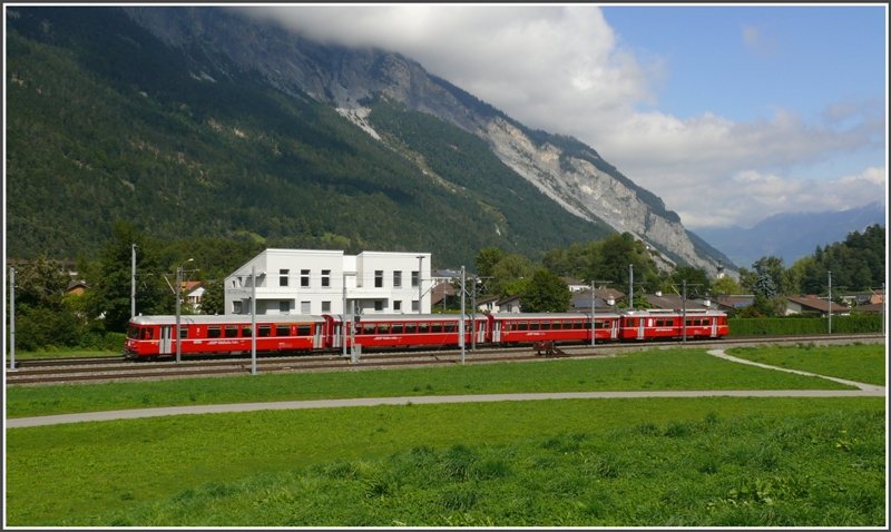 Be 4/4 513 Pendelzug bei Ems Werk (16.09.2008)
