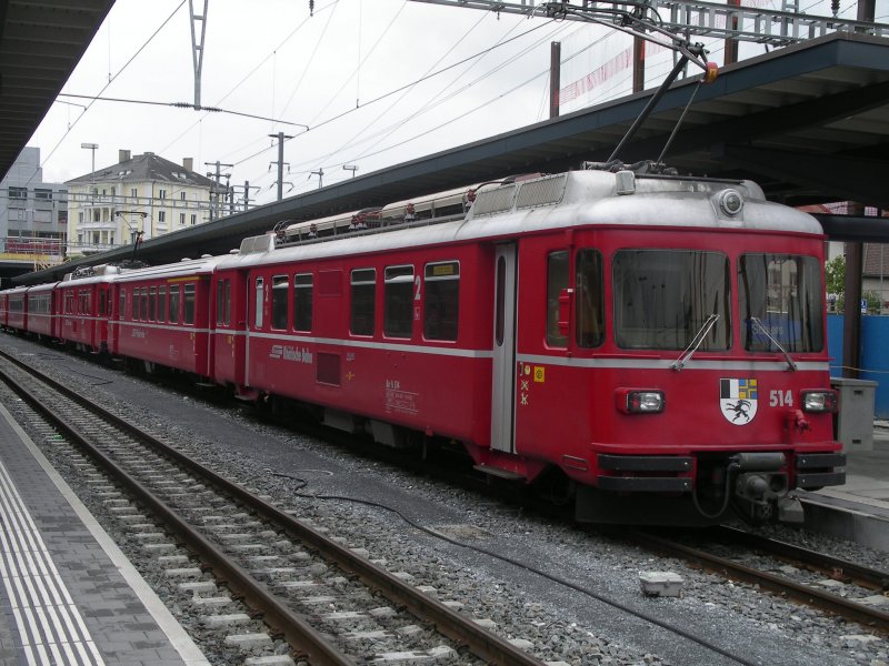 Be 4/4 515 und kurzer Verstrkungspendel Be 4/4 514 ohne Zwischenwagen vor der Abfahrt nach Thusis in Chur (08.07.2006)