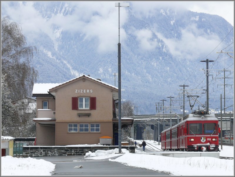 Be 4/4 515 Pendel nach Schiers stoppt kurz in Zizers. (26.03.2008)