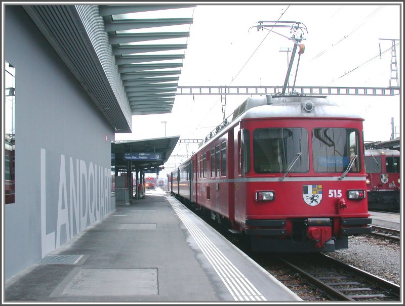 Be 4/4 515 Pendelzug vor dem neuen Bahnhofgebude in Landquart. (23.01.2007)