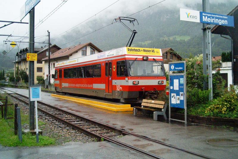 Be 4/4 8 der Meiringen Innertkirchenbahn (MIB) am 10-8-2002 Im Bahnhof Meiringen