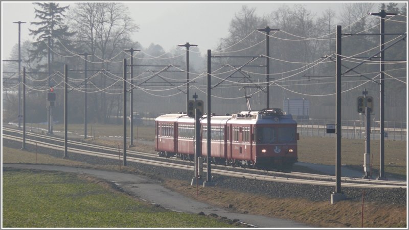 Be 4/4 im Gegenlicht kurz vor Felsberg. (30.01.2009)
