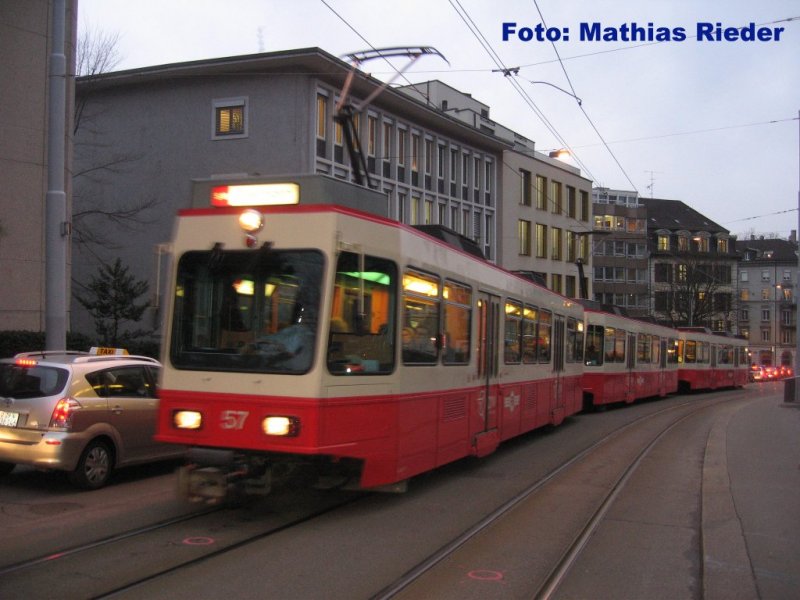 Be 4/4 Pendel der  Forchbahn  auf dem Weg richtung Kreuzplatz am 26.02.09