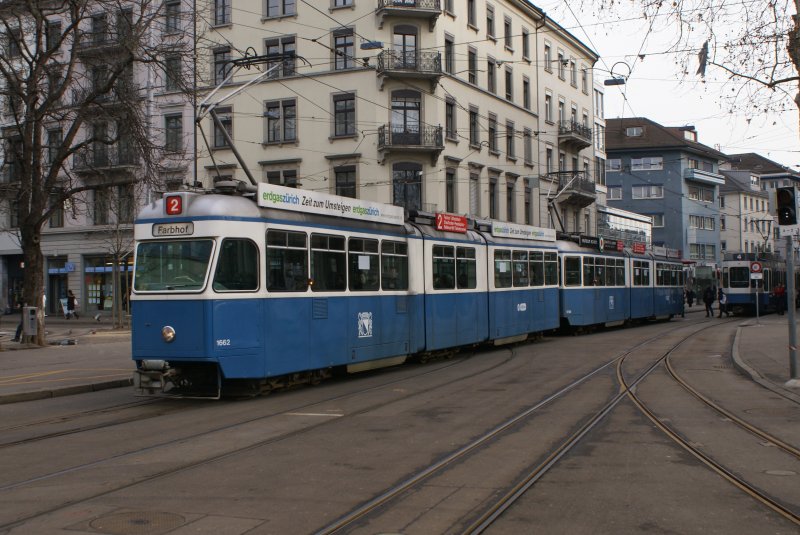 Be 4/6 1662 und Be 4/6 1725 fahren am 9.2.09 von Opernhaus Richtung Bellevue.