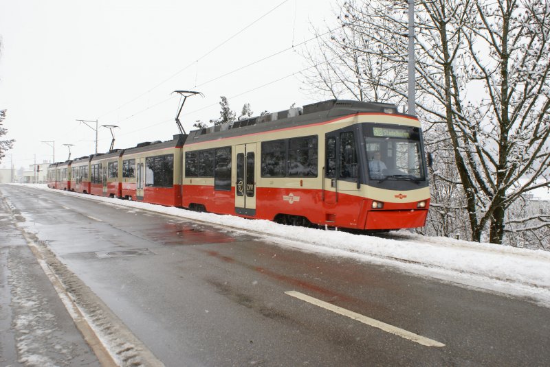 Be 4/6 64, 65 und 66 fahren am 22.2.09 von Forch Richtung Neue Forch.