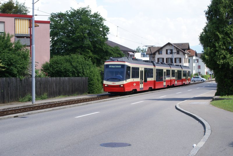 Be 4/6 70 und Be 4/6 69 am 10.6.08 in Egg. Zu beachten ist die speziell fr die Euro 08 entworfen  Hopp Schwyz  Leuchtschrift.