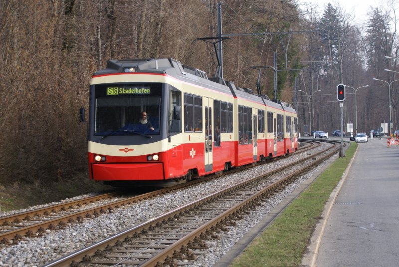 Be 4/6 71 und Be 4/6 72 fahren am 2.4.09 von Waldburg Richtung Rehalp.