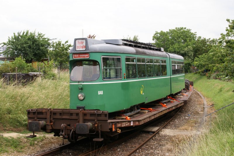 Be 4/6 Dwag 648 wird am 26.05.2009, zusammen mit den Dwag 634 + 649, auf Eisenbahnwagen verladen und nach Belgrad gefahren.