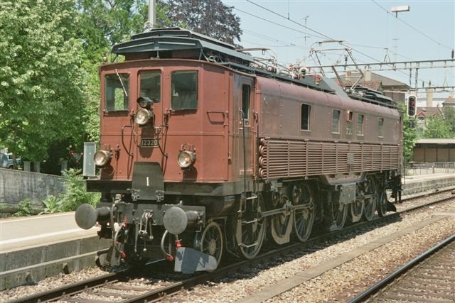 Be 4/6 Nr. 12320 (SLM/BBC 1921) der Schweizerischen Bundesbahnen, eine betriebsfhige Museumsmaschine aus der ersten Serie (40 Stk.) elektrischer Schnellzugslokomotiven fr die Gotthardstrecke. Aufgenommen in Winterthur im Juli 2005.  