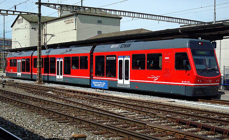 Be 4/8 112a von Aare Seeland Mobil zur Abfahrt bereit im Bhf. Langenthal, 14. Juni 2009