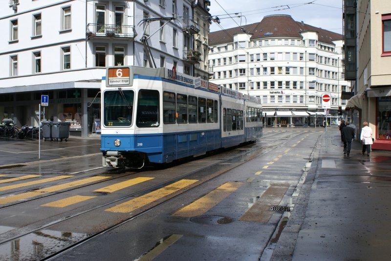Be 4/8 2118 befindet sich am 17.4.09 in der Nhe von der Station Tunnelstrasse.