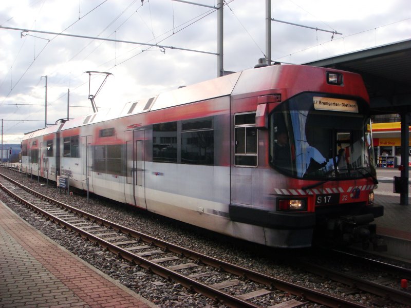 Be 4/8 22 als S 17 nach Dietikon beim Halt in Berikon-Widen(Mutschellen) am 04.03.2008