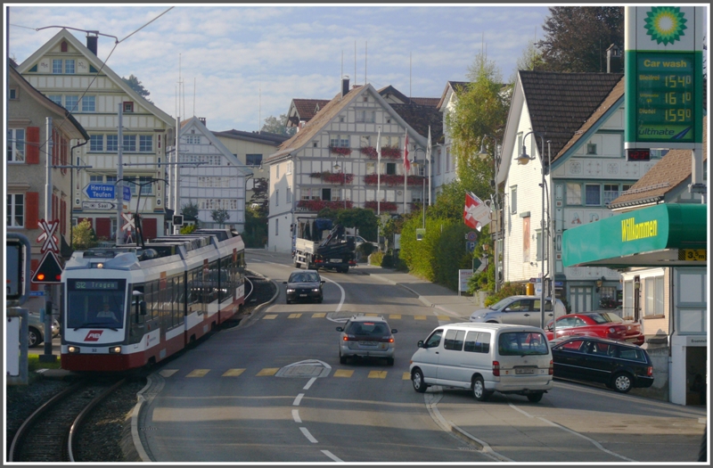 Be 4/8 32 bei der Ortsdurchfahrt in Speicher Richtung Bendlehn. (30.09.2009)