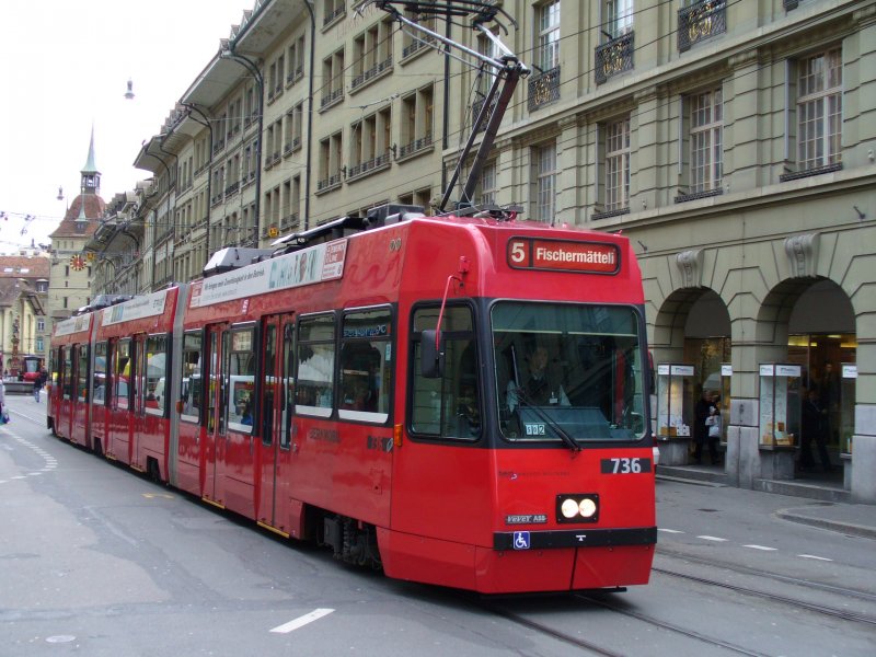 Be 4/8  736 in den gassen von Bern eingeteillt auf der Linie 5 Fischermtteli am 03.03.2007