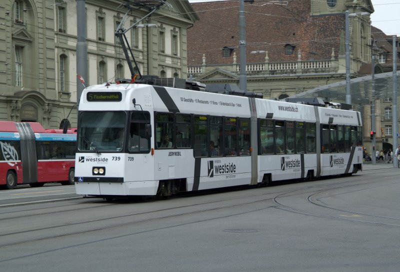 Be 4/8 mit der Westside Werbung.
11,05,2009