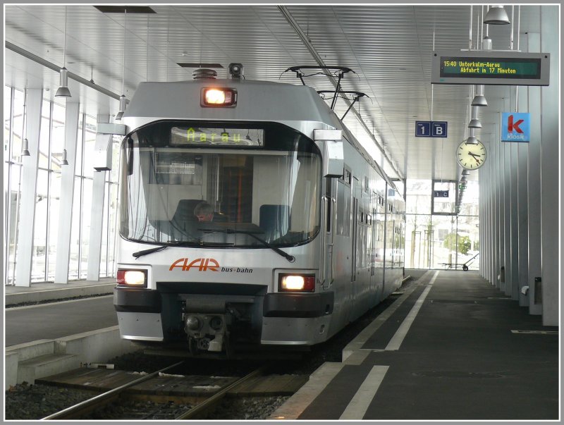 Be 4/8 in der neuen Endstation Menziken, die gleichzeitig als Einstellhalle dienen kann und wo Zge vandalensicher abgestellt werden knnen. (25.03.2008)