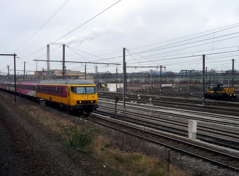 Begegnung mit einem niederl�ndischen Steuerwagen in Schaarbeek am 09.03.08.