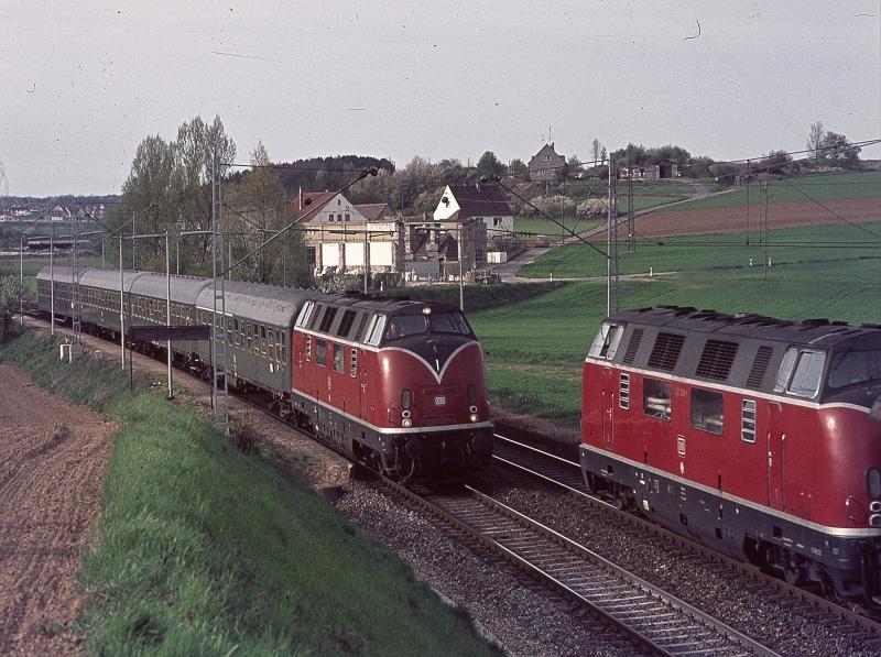 Begegnung von zwei V 200 in der Nhe von Lauda
