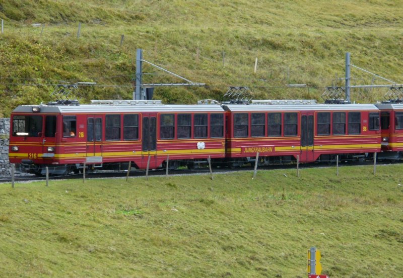 Beh 4/8 216 Kurz vor der einfahrt in den Bahnhof auf der Kleinen Scheidegg am 06.09.2006